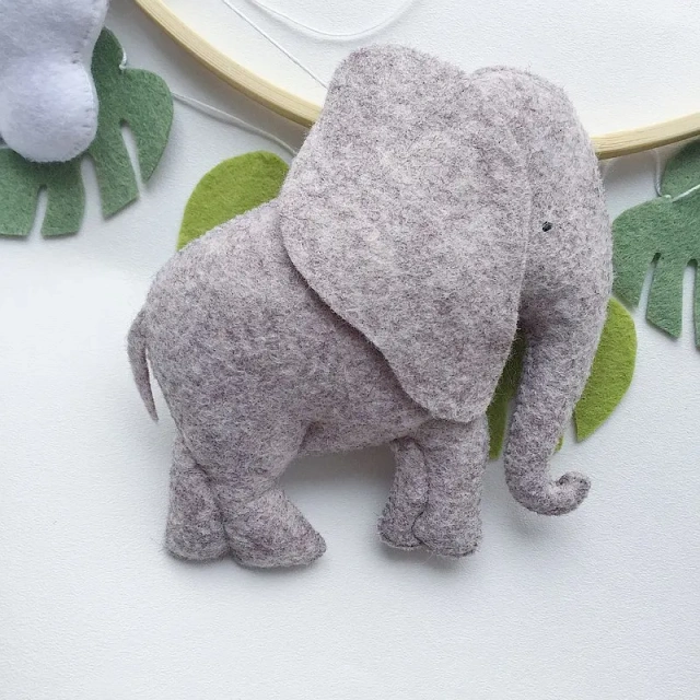 حشو يدوي الصنع من مادة اللباد RPET حيوانات السفاري حضانة سرير أطفال متحرك