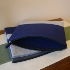 Progift Fashion New Trousse à maquillage en feutre bicolore noir et gris avec fermeture à glissière