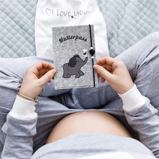Bolsa de feltro de elefante bordado personalizado para registro de maternidade com cordão elástico e contas de coração