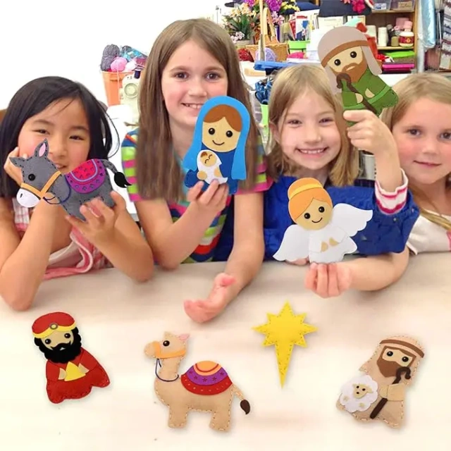 مجموعة خياطة يدوية مخصصة للكبار مصنوعة من اللباد S10 مشهد المهد