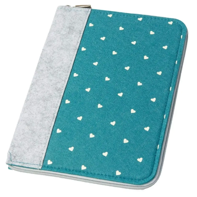 Housse de passeport personnalisée en feutre à fermeture éclair bicolore avec cœurs