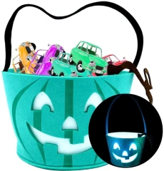 Panier de bonbons d'Halloween en feutre avec lumière LED « Trick or Treat »