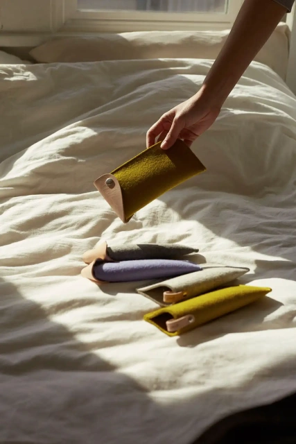 vente en gros drôle unisexe coloré transportant mince en cuir souple feutre étui à lunettes pliable pochette à lunettes de soleil pour enfants