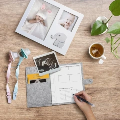 غطاء Mutterpass للحوامل مصنوع من اللباد الرمادي رخيص الثمن بشعار مخصص مع زر كبس