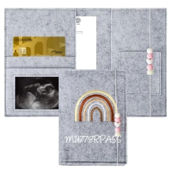 حقيبة حمل مخصصة من اللباد الرمادي بألوان قوس قزح للأم الحامل