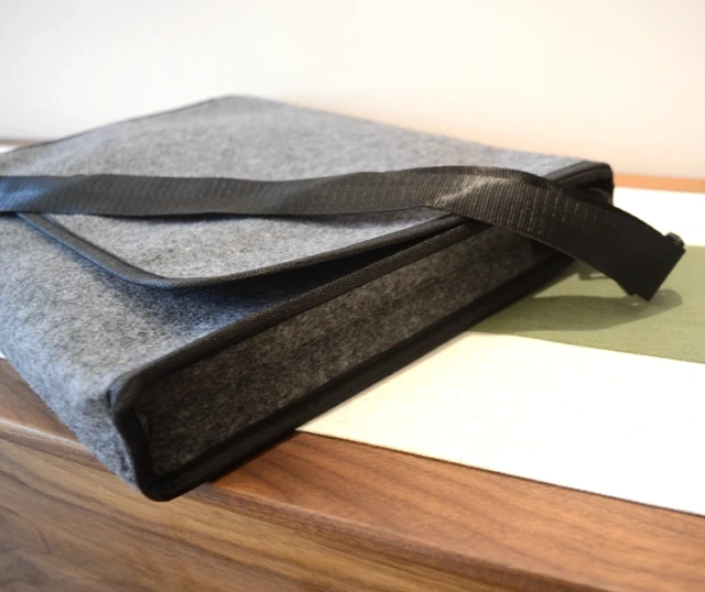 Sac à bandoulière unisexe en feutre avec logo personnalisé pour facteur, mallette pour ordinateur portable, sac à bandoulière pour hommes et femmes avec bandoulière réglable