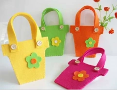 عينة مجانية من أكياس هدايا أرنب الحلوى المخصصة الحاصلة على شهادة CE، سلال عيد الفصح المصنوعة من اللباد للأطفال