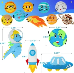 مجموعة أدوات خياطة مصنوعة يدويًا من اللباد للأطفال مصنوعة من علوم الفضاء والكواكب والصواريخ