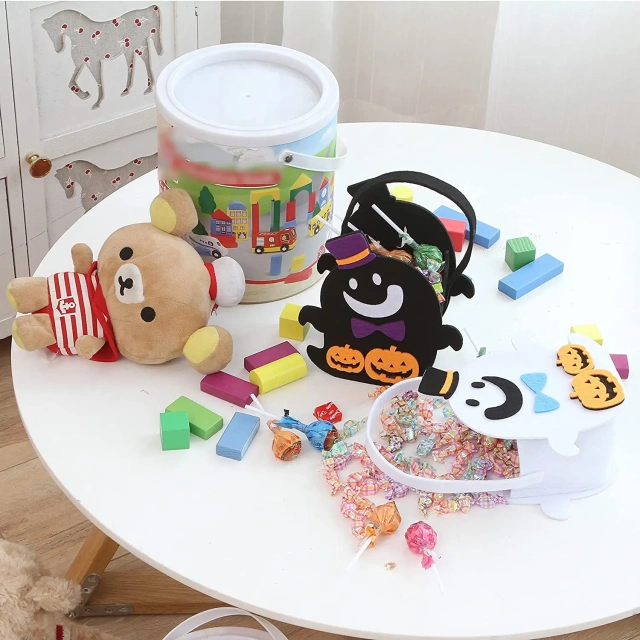 Cubo de dulces de Halloween de fieltro con forma de fantasma para pedir dulces o trucos para niños 2025