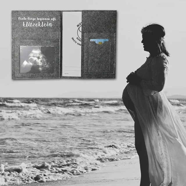 Funda para registro de maternidad de fieltro de primera calidad con huella bordada personalizada y botones de corazón de cuerda