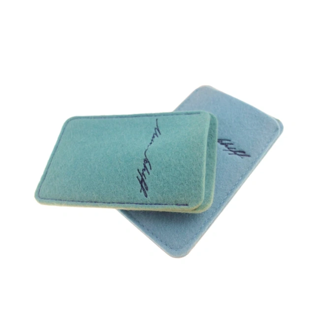 Housses de téléphone portable en feutre de polyester RPET avec logo imprimé en couleur de taille personnalisée pour tous les téléphones, cadeau de promotion en gros
