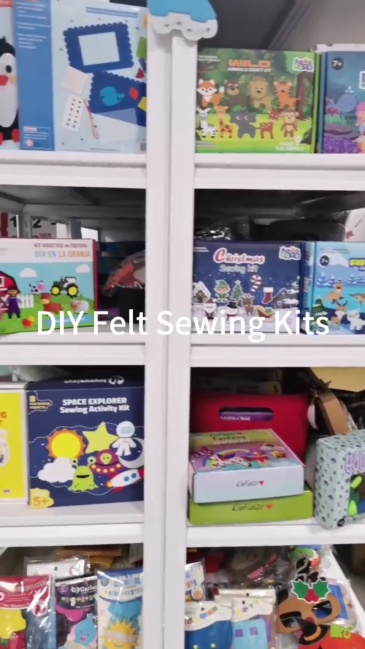 مجموعة أدوات الخياطة التعليمية للأطفال من اللباد S12 على شكل قزم عيد الميلاد