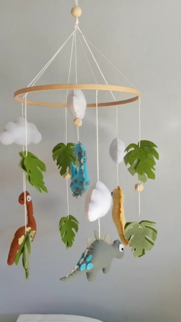 سرير أطفال محمول على شكل ديناصور من Progift Space Dragon