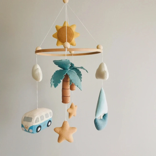 سرير أطفال متنقل مصنوع من خشب الزان وشجرة النخيل والشمس والنجوم