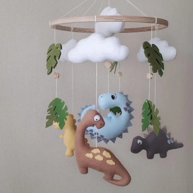 سرير أطفال محشو على شكل تنين وعالم الديناصورات مصنوع من اللباد