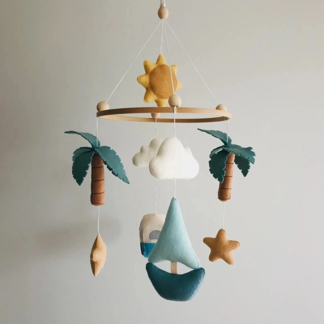 سرير أطفال متنقل مصنوع من خشب الزان وشجرة النخيل والشمس والنجوم