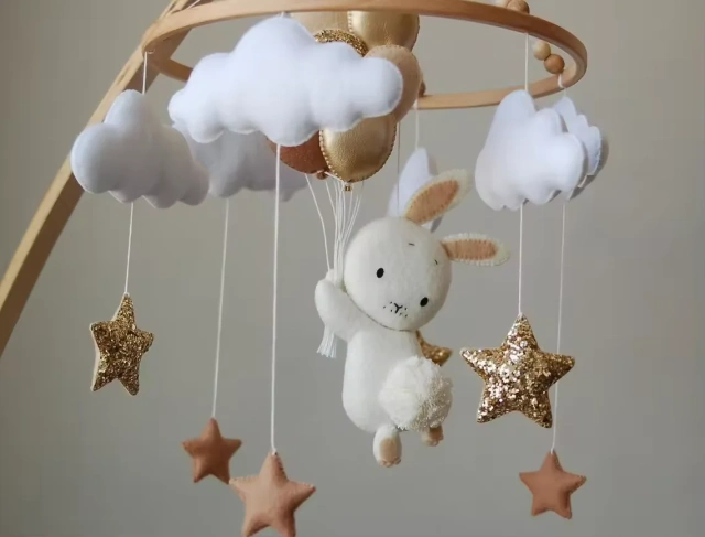Móvil de fieltro para cuna de bebé con forma de conejito, nube y estrella de calidad