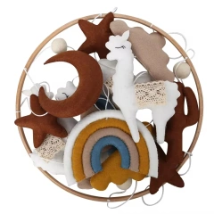 سرير أطفال من اللباد على شكل قوس قزح على شكل صبار ولاما من الألبكة