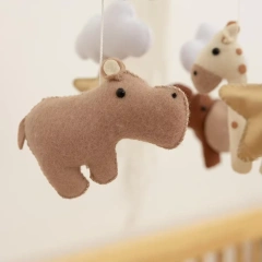 Móvil de fieltro para cuna de bebé con diseño de animales de safari, caballo, hipopótamo