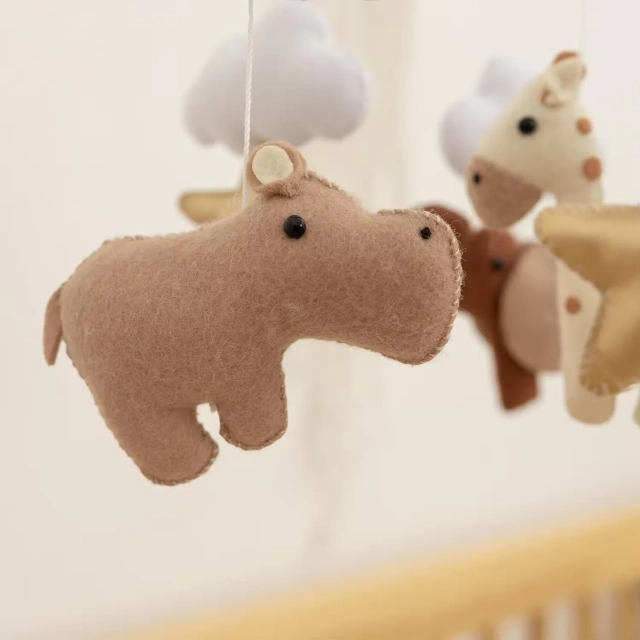 Móvil de fieltro para cuna de bebé con diseño de animales de safari, caballo, hipopótamo