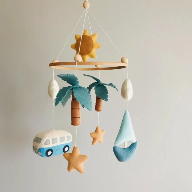 سرير أطفال متنقل مصنوع من خشب الزان وشجرة النخيل والشمس والنجوم