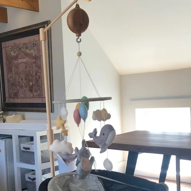 سرير أطفال متحرك مصنوع من اللباد على شكل فيل أو حوت أو دولفين