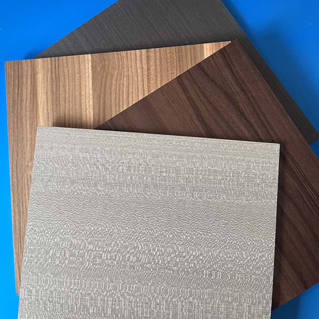 Пенопласт высокой плотности с ПВХ-оболочкой толщиной 16 мм, также известный как Andy Board или древесно-пластиковый картон, используется в качестве подложки для кухонных и ванных комнат.