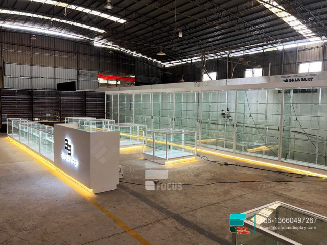 Custom Dispensary Retail Showcases Glass Display Unit