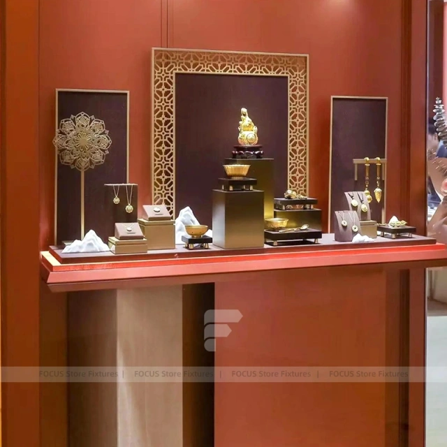 Modern Cream Jewelry Tower Showcase Set