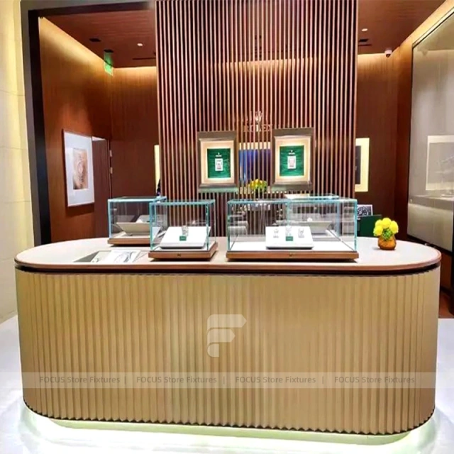 Refined White Jewelry Tower Showcase Set