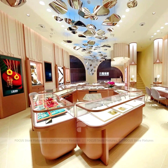 Sophisticated Cream Jewelry Island Showcase Set