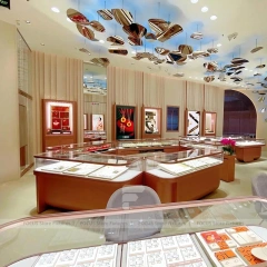 Sophisticated Cream Jewelry Island Showcase Set