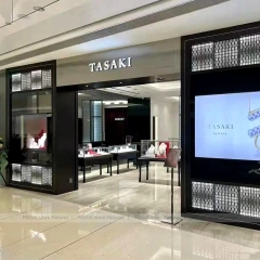 Sophisticated White Jewelry Showcase Counter Set