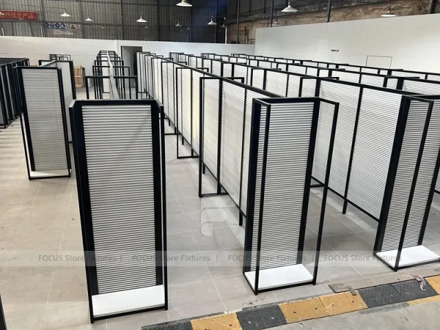 Black Framed Slatwall Maze Merchandising Corridor for Wig Store