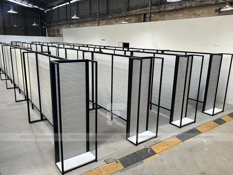 Black Framed Slatwall Maze Merchandising Corridor for Wig Store