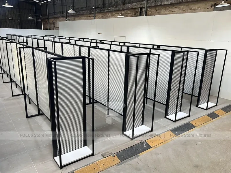 Black Framed Slatwall Maze Merchandising Corridor for Wig Store