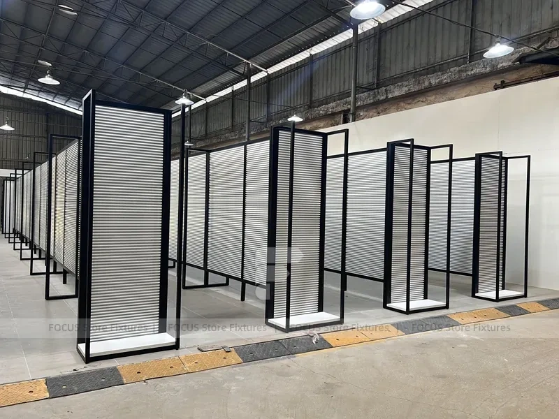 Black Framed Slatwall Maze Merchandising Corridor for Wig Store