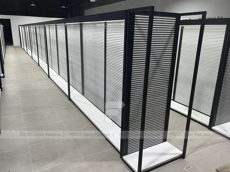 Black Framed Slatwall Partitions with Angled Corridor Layout for Wig Store