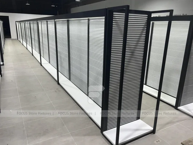 Black Framed Slatwall Partitions with Angled Corridor Layout for Wig Store