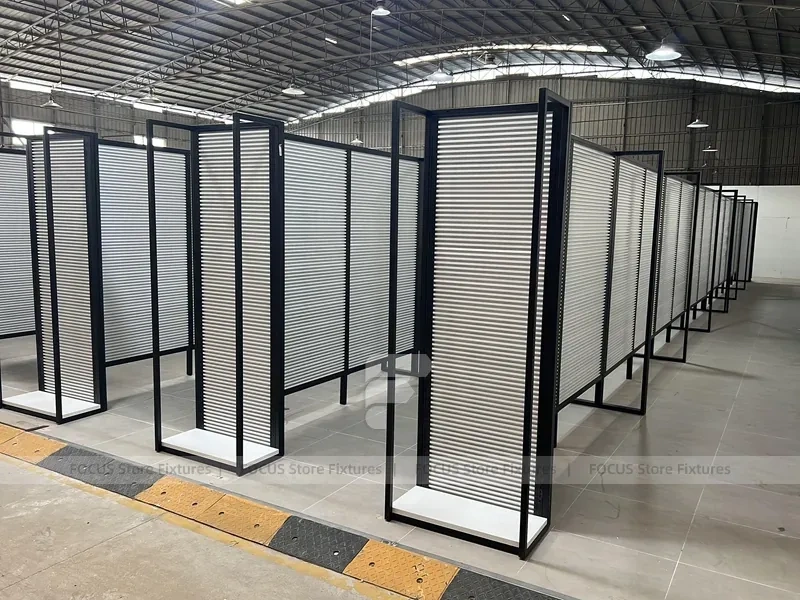 Black Framed Slatwall Partitions with Angled Corridor Layout for Wig Store