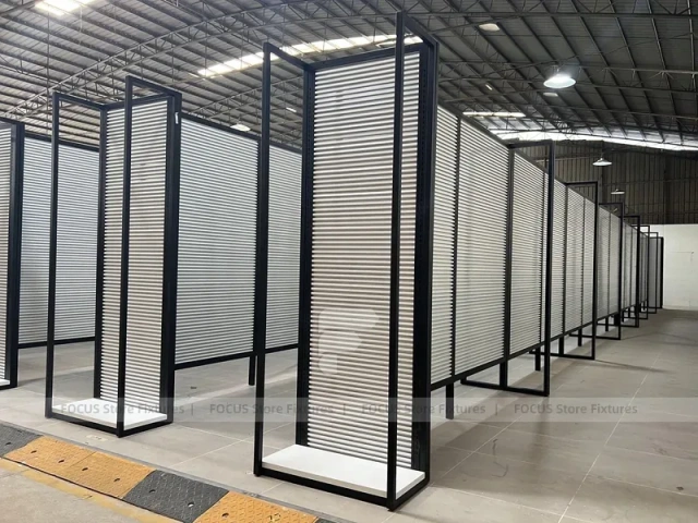 Black Framed Slatwall Partitions with Angled Corridor Layout for Wig Store