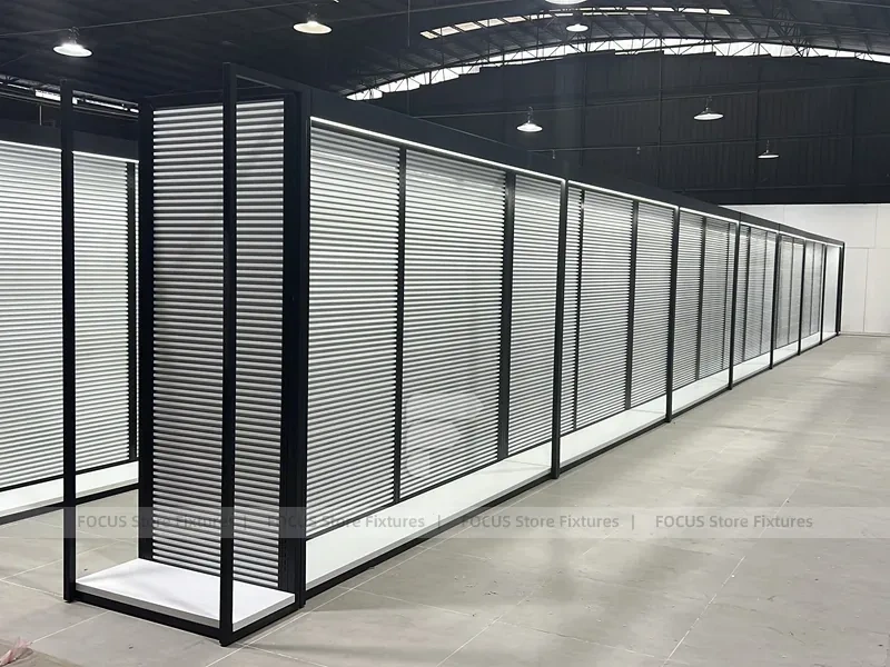 Black Framed Slatwall Partitions with Angled Corridor Layout for Wig Store