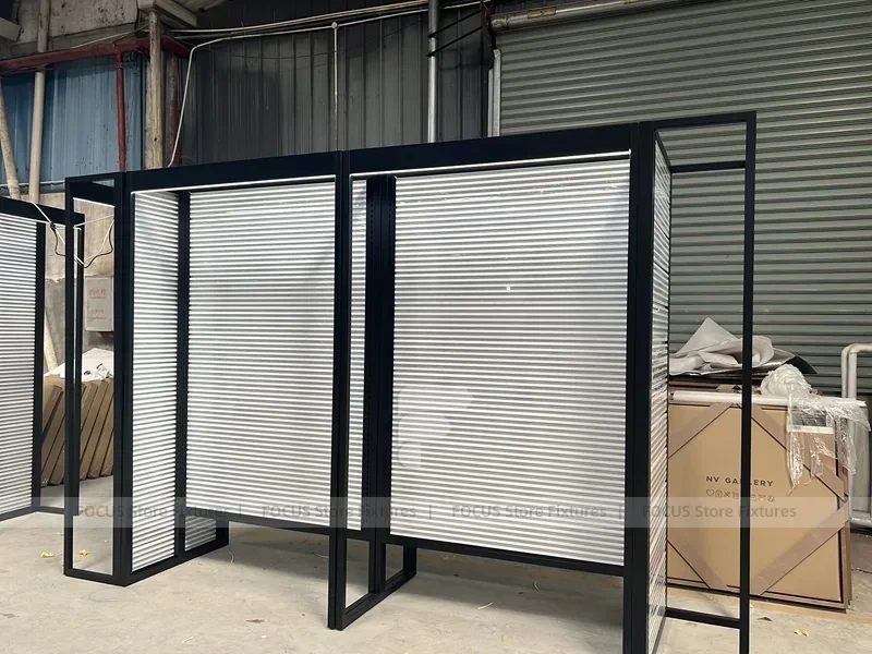 Black Framed Slatwall Portal Merchandising Bay for Wig Store
