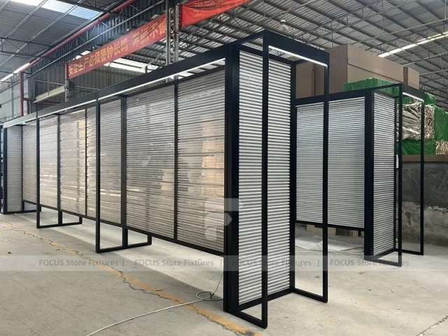 Black Framed Slatwall Portal Merchandising Bay for Wig Store