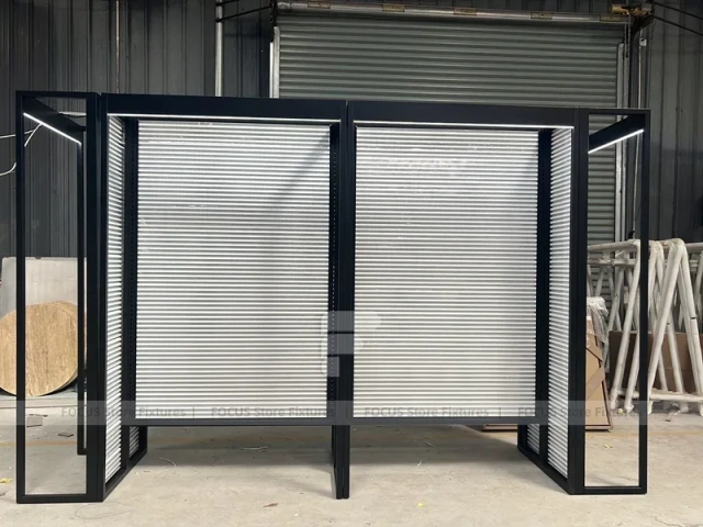 Black Framed Slatwall Portal Merchandising Bay for Wig Store