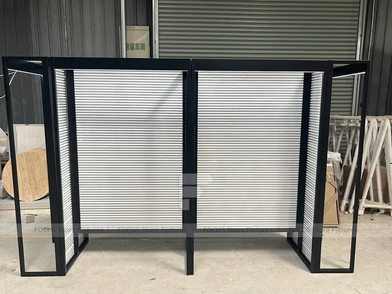 Black Framed Slatwall Portal Merchandising Bay for Wig Store