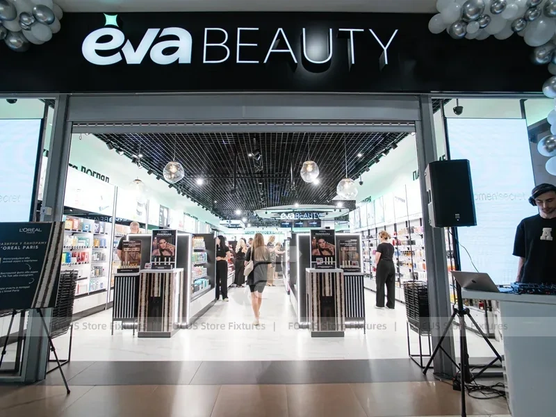 Beauty Store Central Runway with Black Consultation Islands for Wig Shop