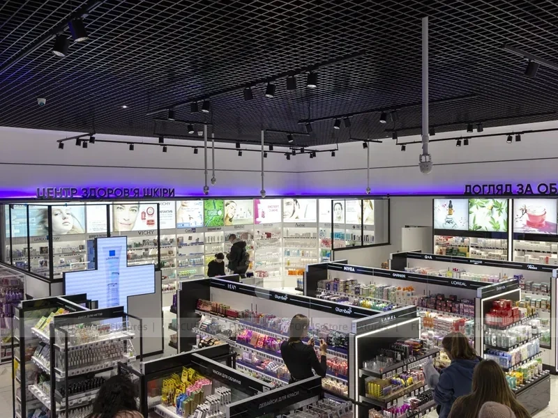 Black Ceiling Cosmetics Kiosk with Glass Display Counters for Wig Shop