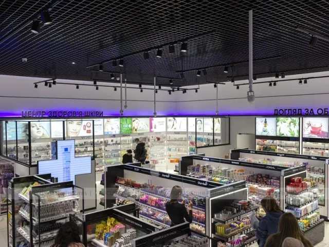Black Ceiling Cosmetics Kiosk with Glass Display Counters for Wig Shop