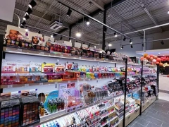 Black Framed Beauty Supply Slatwall Merchandising Wall for Wig Shop